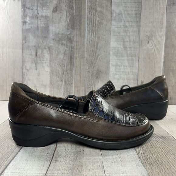 Clarks Women's Artisan Slip On Leather Loafer Shoes Croc Print Brown Size 6 M - Picture 3 of 15